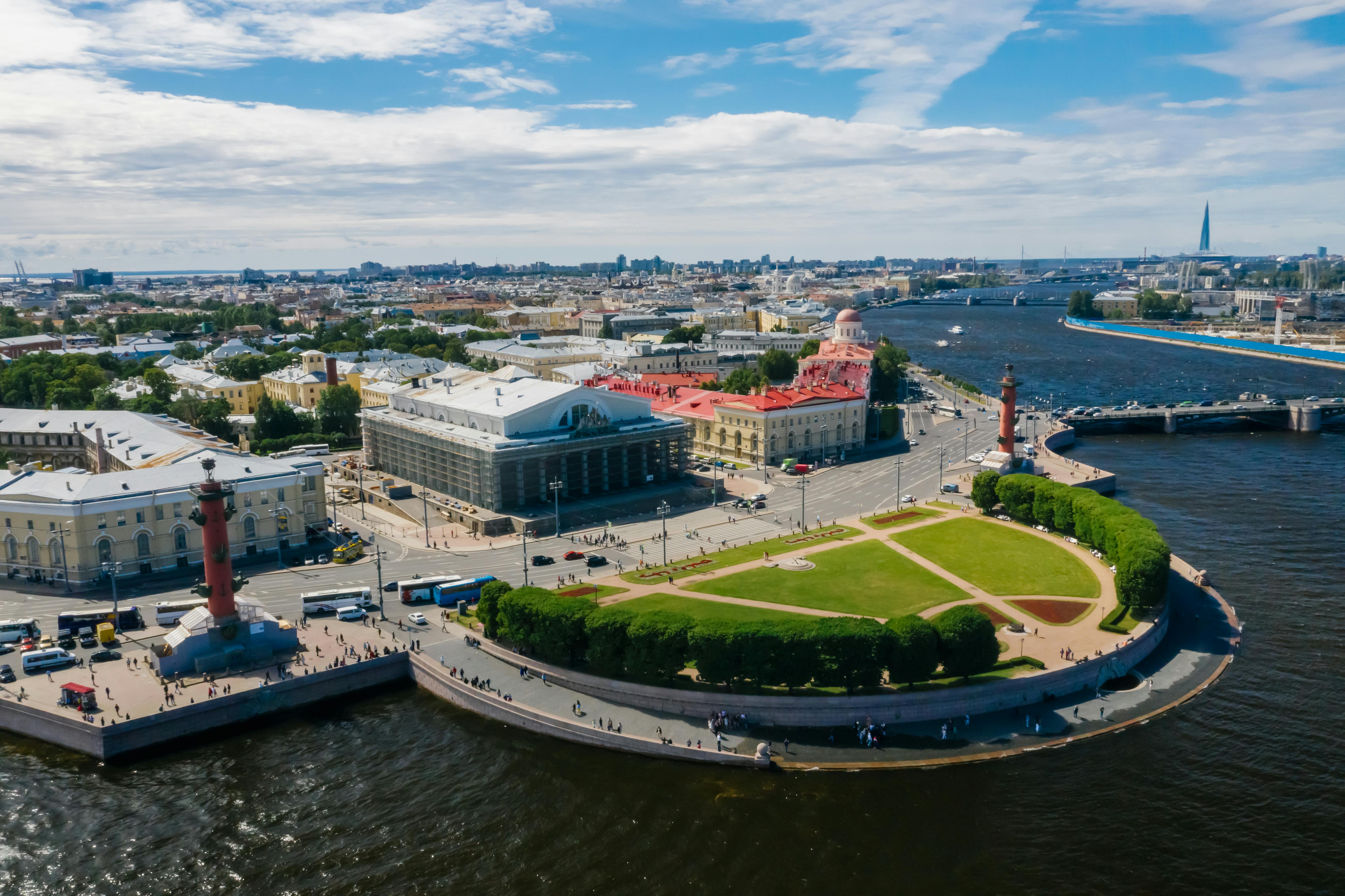 Особенности аренды техники в центре Санкт-Петербурга